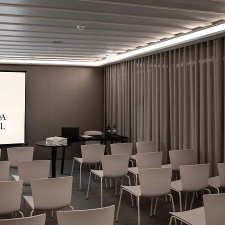 Pessoa 4* ליסבון